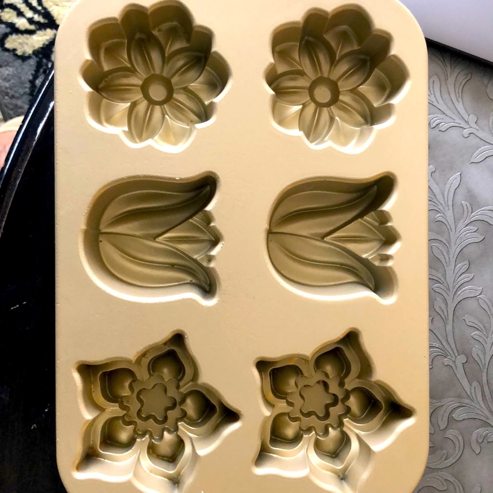 William Sonoma cupcake pans!!